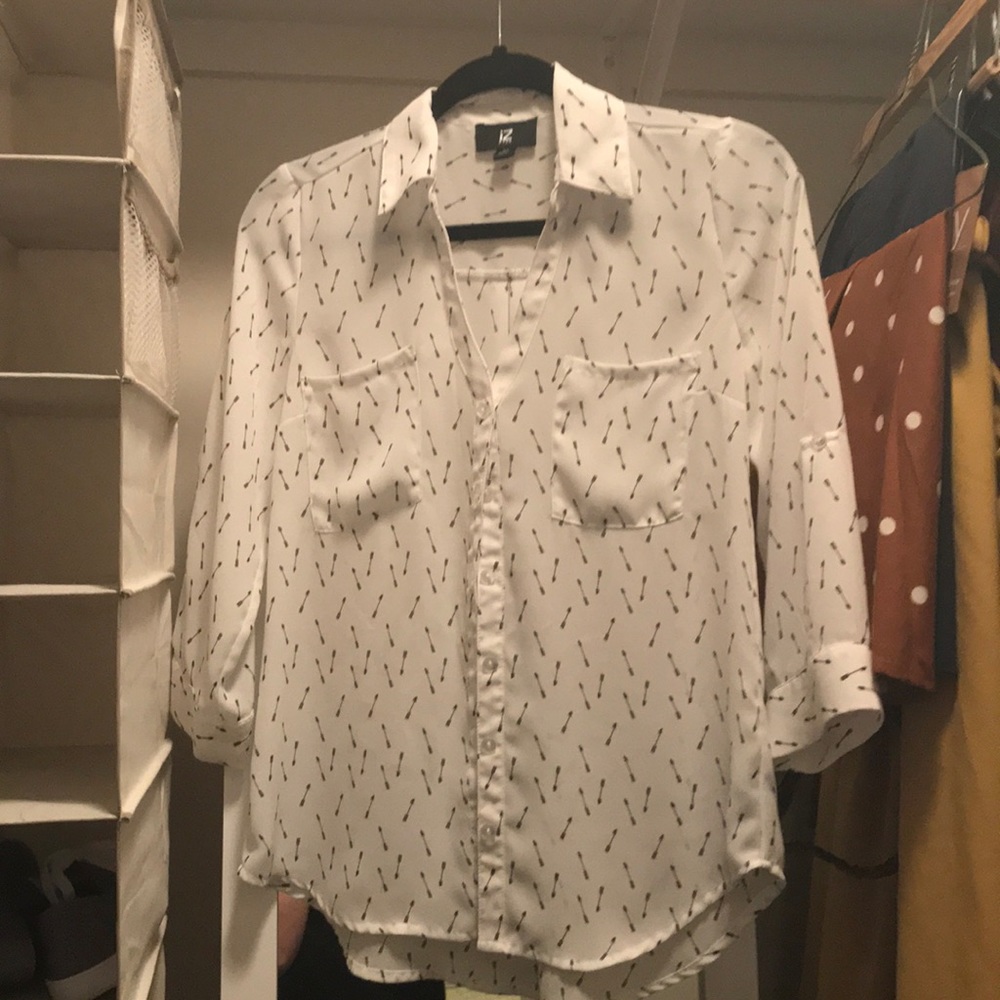 Arrow pattern button down